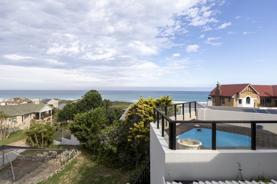 8 Bedroom Property for Sale in West Beach Eastern Cape